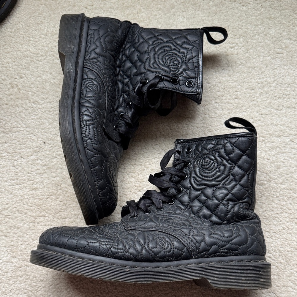 Dr. Martens Women’s Black Rose Quilted 1460 Boots
